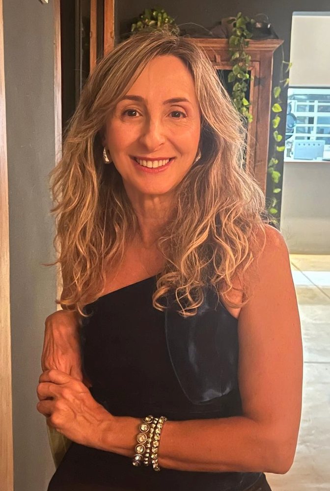 Adriana Cunha em seu escritório